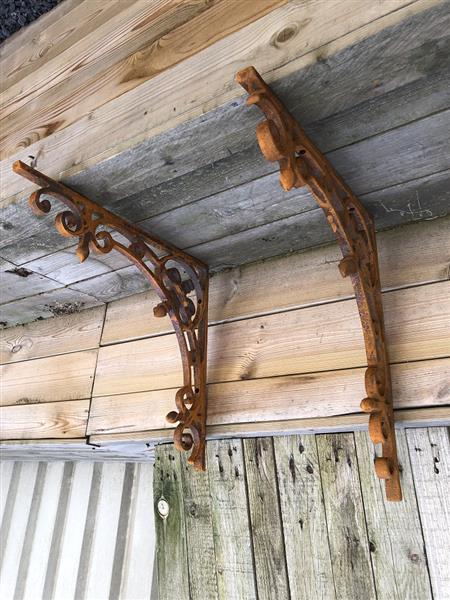 Grote foto hoek steun zwaar gietijzer ondersteuning voor planken rust bruin. tuin en terras tuindecoratie
