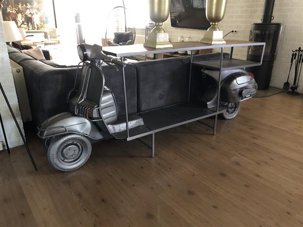 Grote foto prachtige sidetable siertafel bartafel op scooter bike met wijnrek en opslag ruimte geweldig en huis en inrichting eettafels