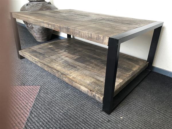Grote foto salontafel met gietijzeren onderstel frame en zware hardhouten bladen. huis en inrichting eettafels
