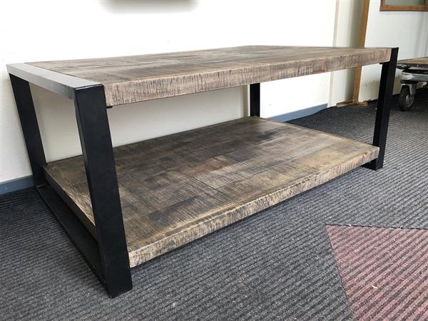 Grote foto salontafel met gietijzeren onderstel frame en zware hardhouten bladen. huis en inrichting eettafels