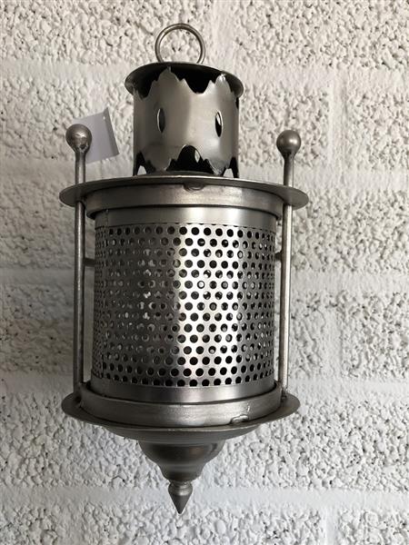 Grote foto wandlantaarn metaal grijs perforatie deel om schitteren het licht door te geven op de wand huis en inrichting overige