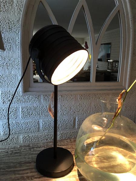 Grote foto industri le tafel bureau lamp op stand en verstelbare metalen kap. huis en inrichting eettafels