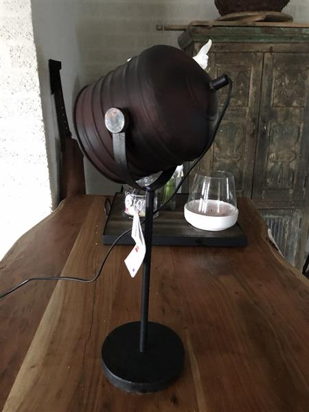 Grote foto industri le tafel bureau lamp op stand en verstelbare metalen kap. huis en inrichting eettafels