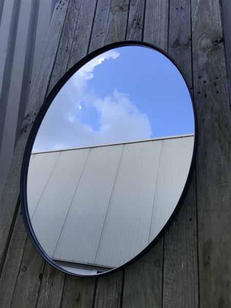 Grote foto strakke moderne spiegel met een zwarte rand ovaal huis en inrichting overige