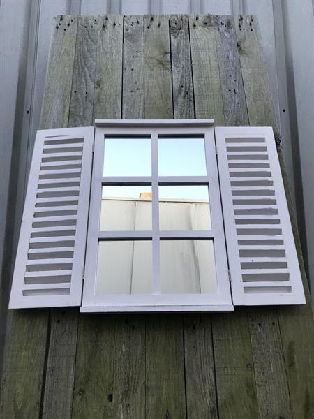 Grote foto een spiegel met openslaande deuren gemaakt van hout huis en inrichting overige