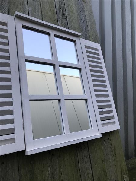 Grote foto een spiegel met openslaande deuren gemaakt van hout huis en inrichting overige