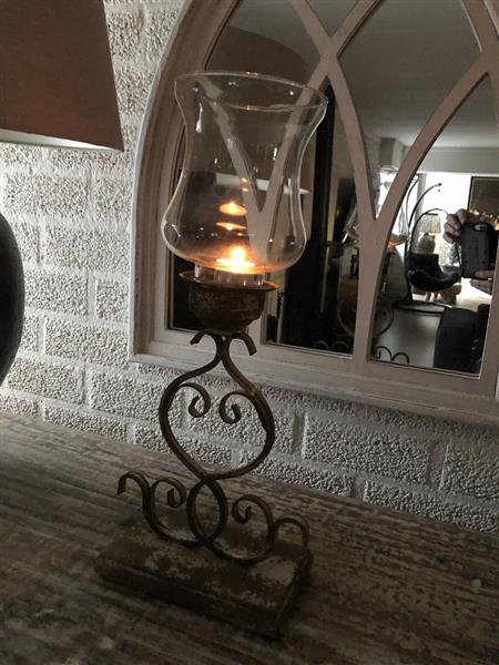 Grote foto kandelaar stormlantaarn metaal glas mooi smeedwerk in old green white rust. huis en inrichting woningdecoratie