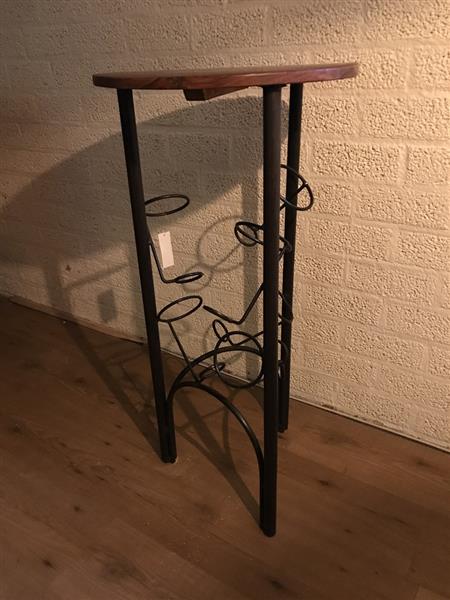 Grote foto een exclusieve wijn bijzettafel plek voor 6 flessen gemaakt van ijzer en hout huis en inrichting eettafels