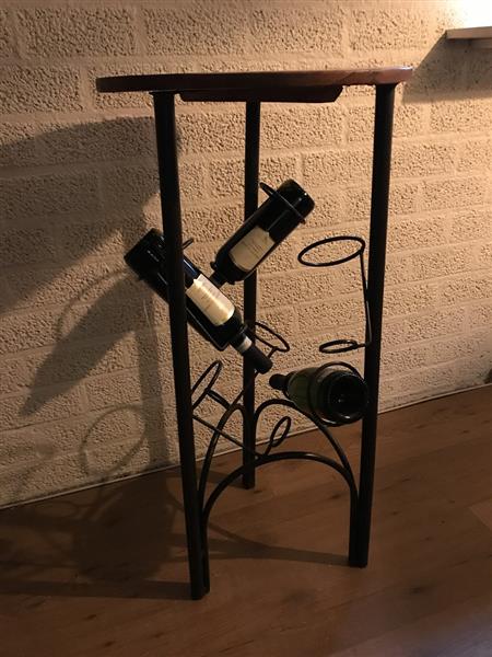 Grote foto een exclusieve wijn bijzettafel plek voor 6 flessen gemaakt van ijzer en hout huis en inrichting eettafels