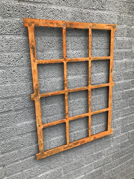 Grote foto stalraam roestig oppervlak antiek stijl venster ijzer 95 x 73 tuin en terras tuindecoratie