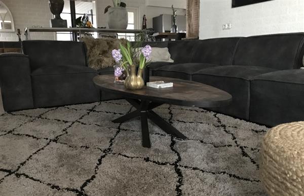 Grote foto robuuste ovale salontafel met fraai houten blad en ijzeren onderstel maar 1 beschikbaar huis en inrichting eettafels