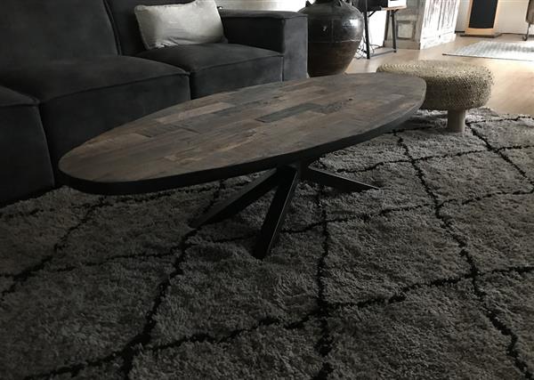 Grote foto robuuste ovale salontafel met fraai houten blad en ijzeren onderstel maar 1 beschikbaar huis en inrichting eettafels