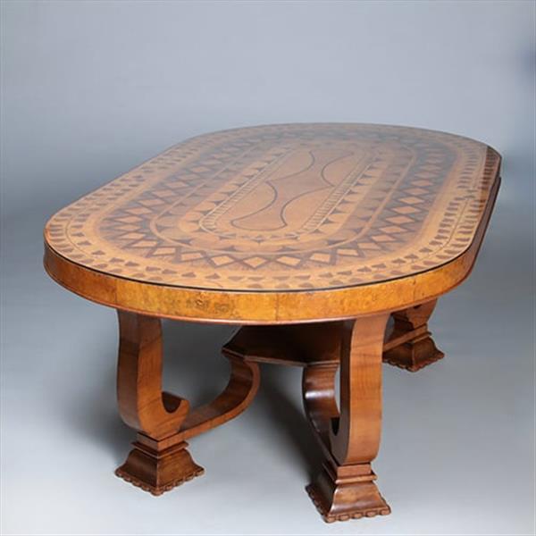 Grote foto art deco ovale eetkamertafel feestelijk ingelegd met geometrische patronen ca 1925 no.440540 antiek en kunst stoelen en banken