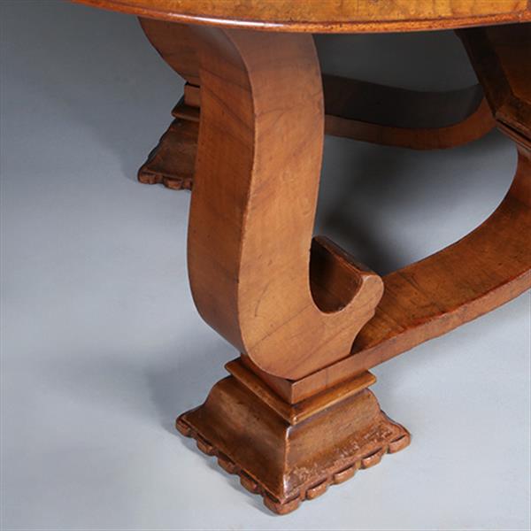 Grote foto art deco ovale eetkamertafel feestelijk ingelegd met geometrische patronen ca 1925 no.440540 antiek en kunst stoelen en banken