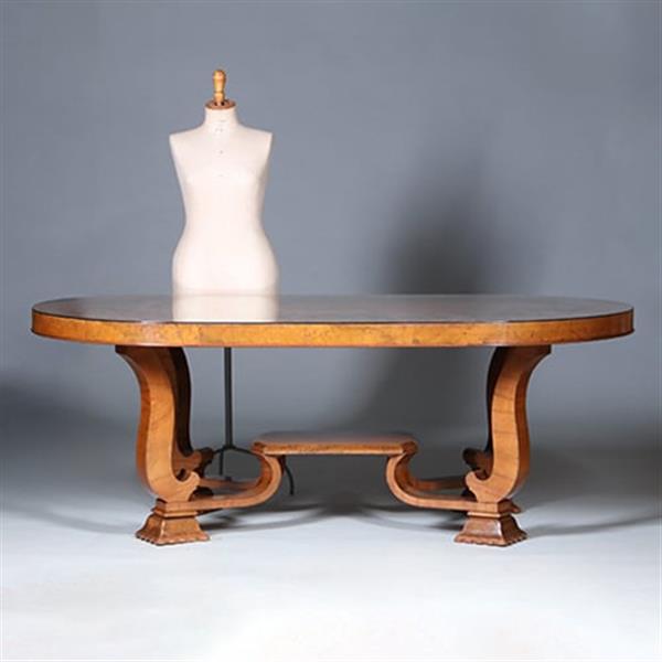 Grote foto art deco ovale eetkamertafel feestelijk ingelegd met geometrische patronen ca 1925 no.440540 antiek en kunst stoelen en banken