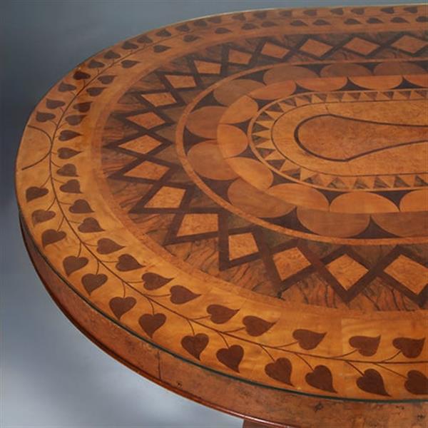 Grote foto art deco ovale eetkamertafel feestelijk ingelegd met geometrische patronen ca 1925 no.440540 antiek en kunst stoelen en banken