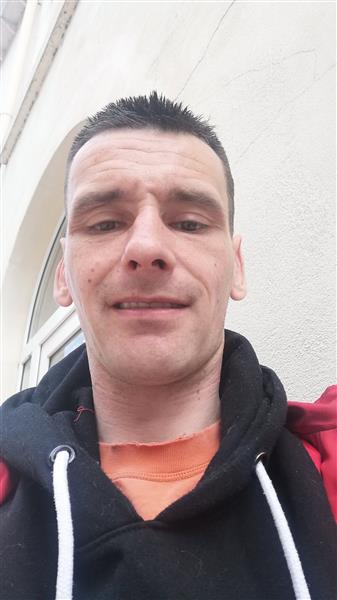 Grote foto man van 44 jaar op zoek naar sex met vrouw erotiek contact man zoekt vrouw