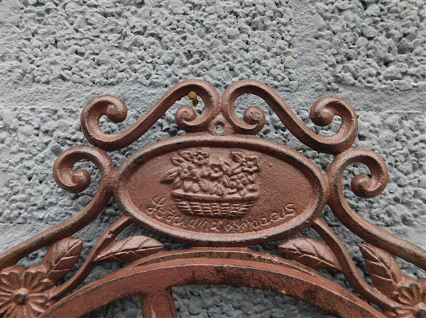 Grote foto antieke tuinslanghouder gietijzeren slangrol landstijl tuin en terras tuindecoratie