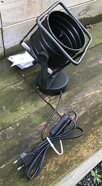 Grote foto schijnwerper antiek en robuust ogend voor aan de wand tuin en terras tuindecoratie
