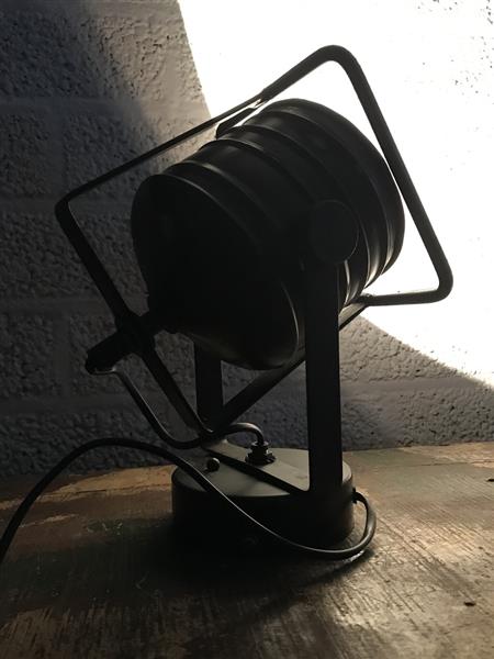 Grote foto schijnwerper antiek en robuust ogend voor aan de wand tuin en terras tuindecoratie