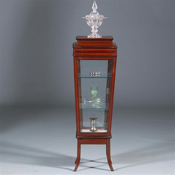 Grote foto elegante mahoniehouten vitrinezuil met afsluitbaar deurtje en inlegwerk no.440530 antiek en kunst stoelen en banken