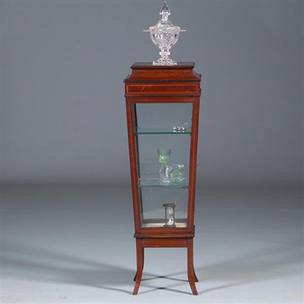 Grote foto elegante mahoniehouten vitrinezuil met afsluitbaar deurtje en inlegwerk no.440530 antiek en kunst stoelen en banken