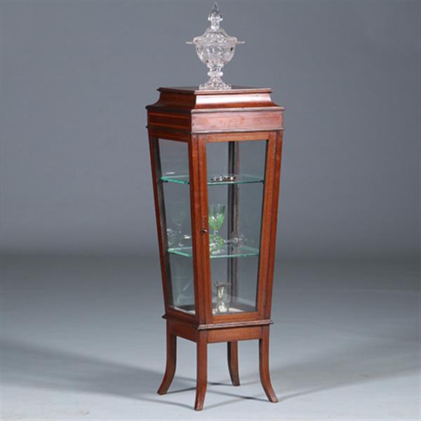 Grote foto elegante mahoniehouten vitrinezuil met afsluitbaar deurtje en inlegwerk no.440530 antiek en kunst stoelen en banken