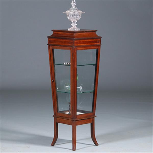 Grote foto elegante mahoniehouten vitrinezuil met afsluitbaar deurtje en inlegwerk no.440530 antiek en kunst stoelen en banken