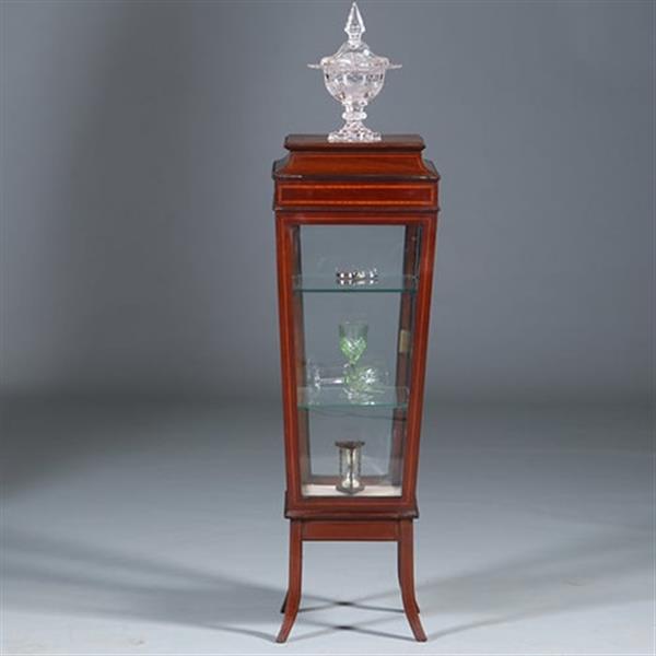 Grote foto elegante mahoniehouten vitrinezuil met afsluitbaar deurtje en inlegwerk no.440530 antiek en kunst stoelen en banken