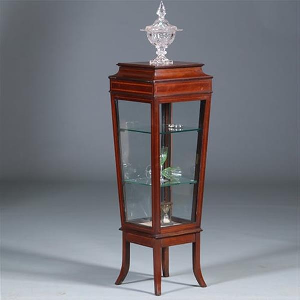 Grote foto elegante mahoniehouten vitrinezuil met afsluitbaar deurtje en inlegwerk no.440530 antiek en kunst stoelen en banken