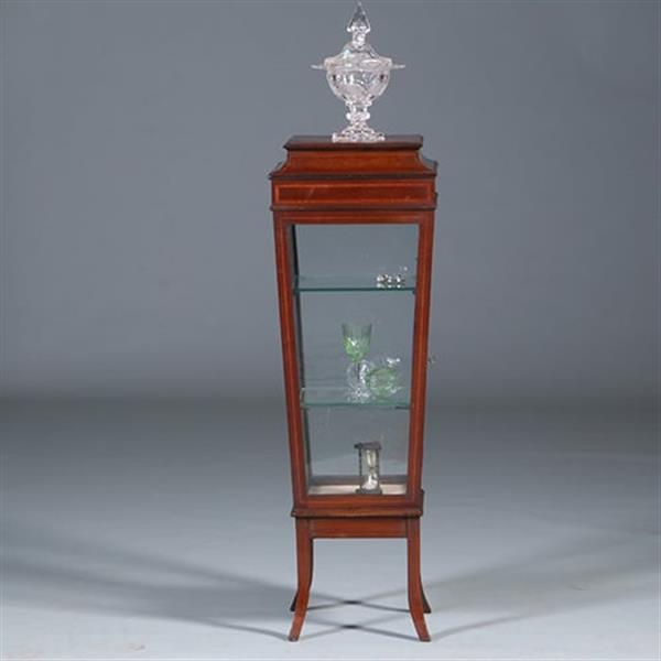 Grote foto elegante mahoniehouten vitrinezuil met afsluitbaar deurtje en inlegwerk no.440530 antiek en kunst stoelen en banken