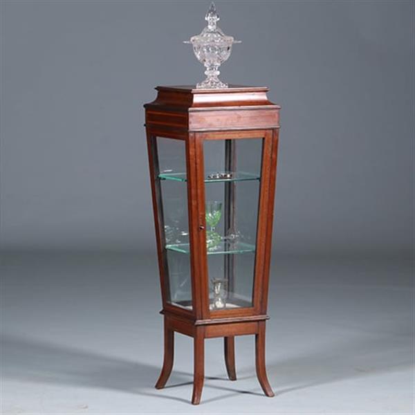 Grote foto elegante mahoniehouten vitrinezuil met afsluitbaar deurtje en inlegwerk no.440530 antiek en kunst stoelen en banken