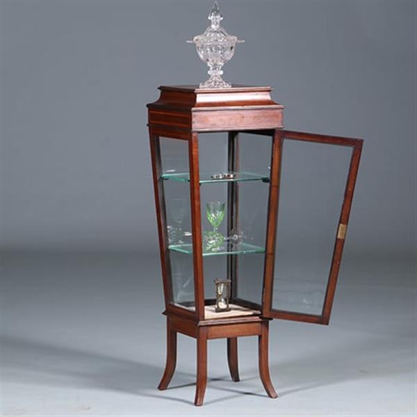 Grote foto elegante mahoniehouten vitrinezuil met afsluitbaar deurtje en inlegwerk no.440530 antiek en kunst stoelen en banken