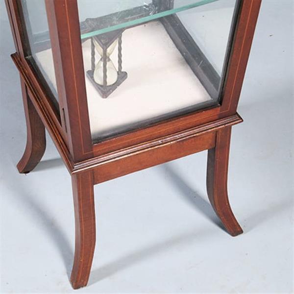 Grote foto elegante mahoniehouten vitrinezuil met afsluitbaar deurtje en inlegwerk no.440530 antiek en kunst stoelen en banken
