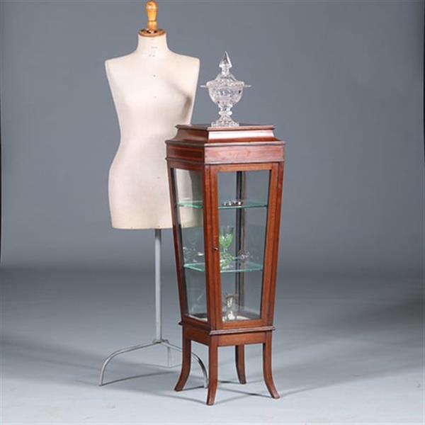 Grote foto elegante mahoniehouten vitrinezuil met afsluitbaar deurtje en inlegwerk no.440530 antiek en kunst stoelen en banken
