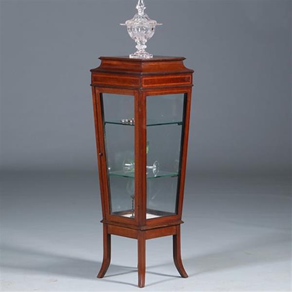 Grote foto elegante mahoniehouten vitrinezuil met afsluitbaar deurtje en inlegwerk no.440530 antiek en kunst stoelen en banken
