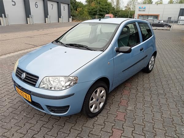Grote foto fiat punto 1.2 hatchback airco 2005 auto fiat