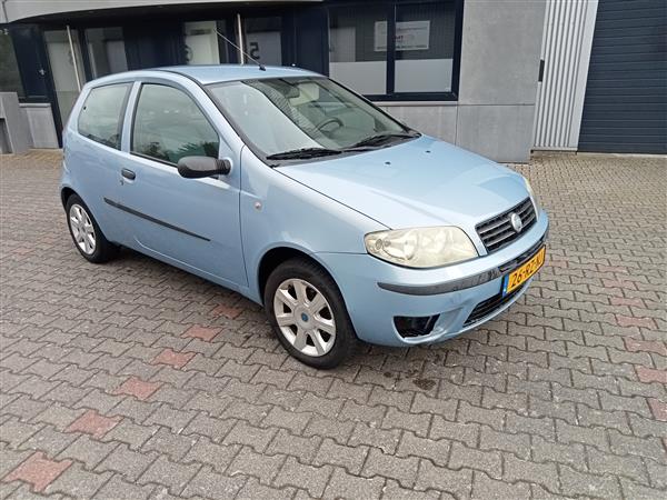Grote foto fiat punto 1.2 hatchback airco 2005 auto fiat