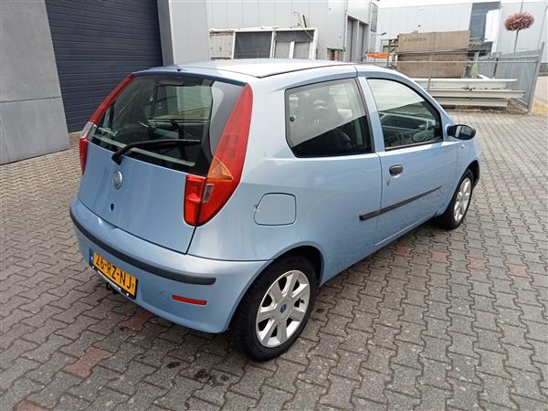 Grote foto fiat punto 1.2 hatchback airco 2005 auto fiat