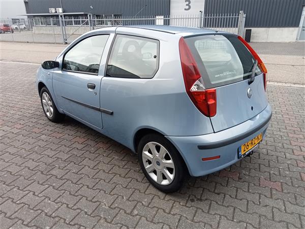 Grote foto fiat punto 1.2 hatchback airco 2005 auto fiat