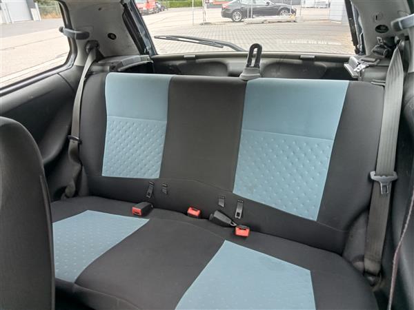 Grote foto fiat punto 1.2 hatchback airco 2005 auto fiat