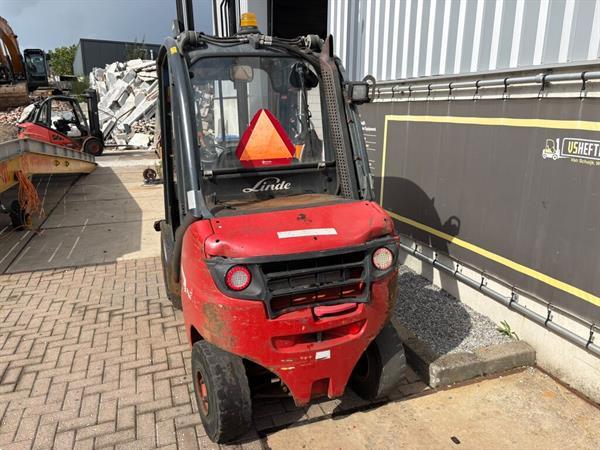 Grote foto vs 22988 diesel triplex heftruck linde h35 agrarisch heftrucks