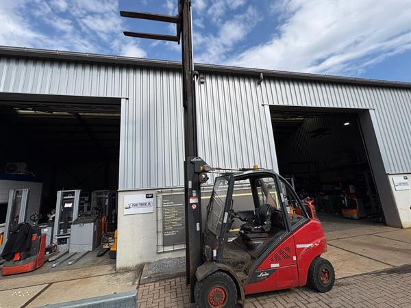 Grote foto vs 22988 diesel triplex heftruck linde h35 agrarisch heftrucks