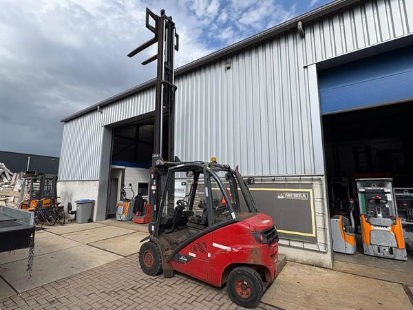 Grote foto vs 22988 diesel triplex heftruck linde h35 agrarisch heftrucks