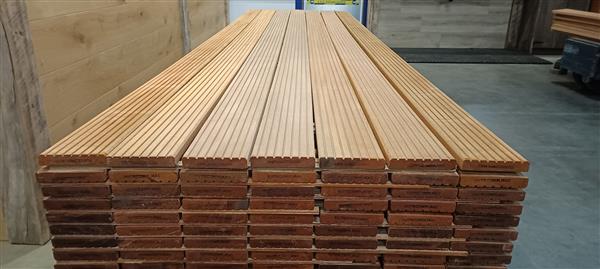 Grote foto 25x145mm bankirai antislip vlonderdeel 305cm doe het zelf en verbouw hout en planken