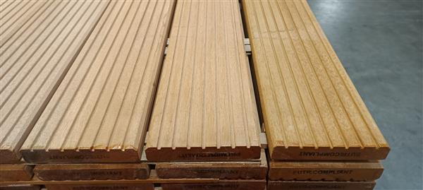 Grote foto 25x145mm bankirai antislip vlonderdeel 305cm doe het zelf en verbouw hout en planken