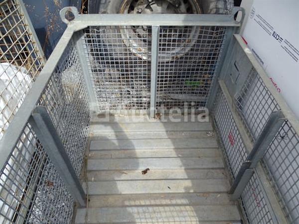 Grote foto metalen bak met verwijderbare kraandeur agrarisch algemeen