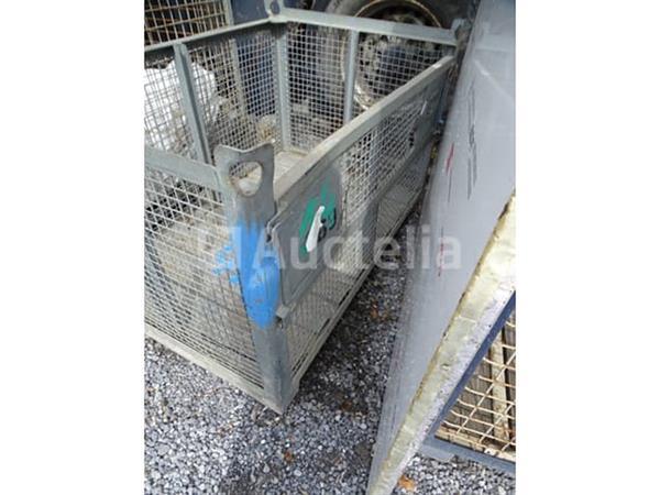 Grote foto metalen bak met verwijderbare kraandeur agrarisch algemeen