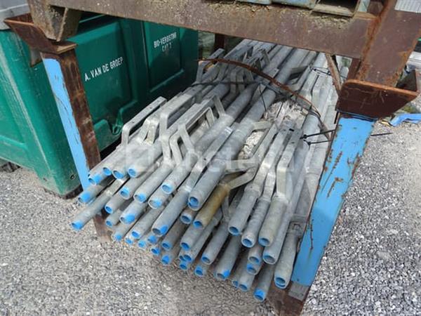 Grote foto metalen rek met 47 vergrendelende relingelementen voor het board doe het zelf en verbouw onderdelen en accessoires