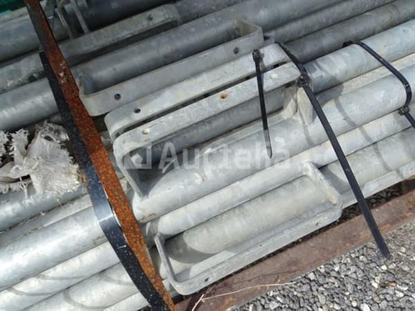 Grote foto metalen rek met 47 vergrendelende relingelementen voor het board doe het zelf en verbouw onderdelen en accessoires